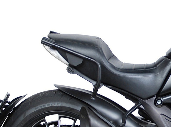 Stelaż kufra bocznego SHAD 3P Ducati Diavel KSH D0DV14IF
