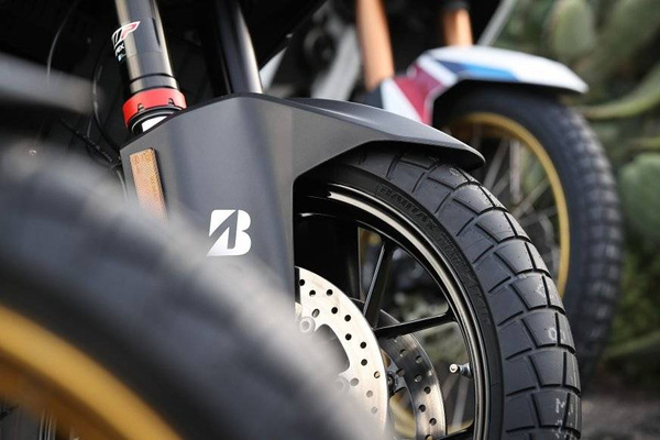 Bridgestone BATTLAX AT41 150/70R18 70V TL DOT3022