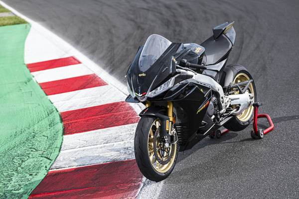 Pirelli Diablo Supercorsa SP V4 120/70ZR17 58W TL DOT2025