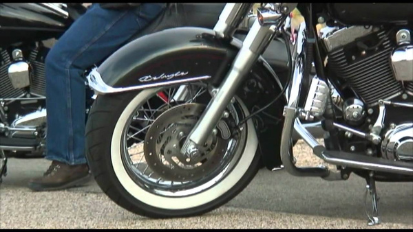 Shinko 777 180/70B15 82H BIAŁY BOK DOT1024