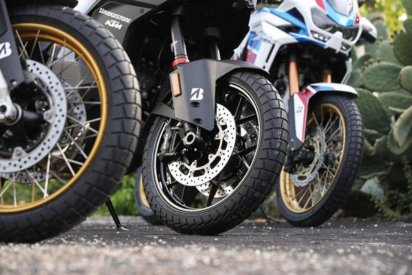 Bridgestone BATTLAX AT41 120/70R19 60V TL DOT4022