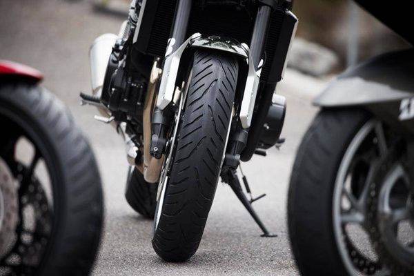 Bridgestone Battlax T33 160/60ZR17 69W TL DOT1025