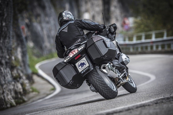 Metzeler Roadtec 01 SE 160/60ZR17 69W TL DOT2025