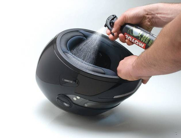 Motul M2 Helmet Interior Clean - Preparat bakteriobójczy do dezynfekcji wnętrza kasku