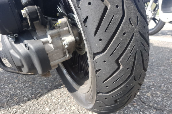 Pirelli Angel Scooter 110/70-14 56S TL TYŁ DOT4018